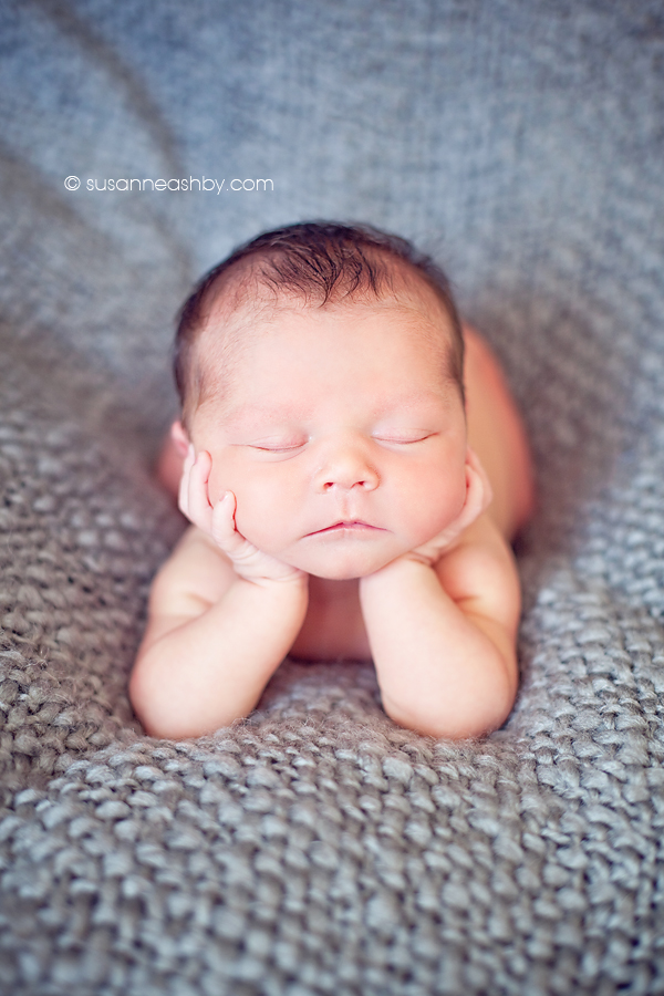 head-in-hands-rocklin-newborn-photography