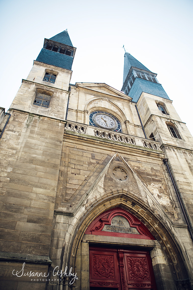 Paris wedding photographer tips itinerary st chapelle cathedral