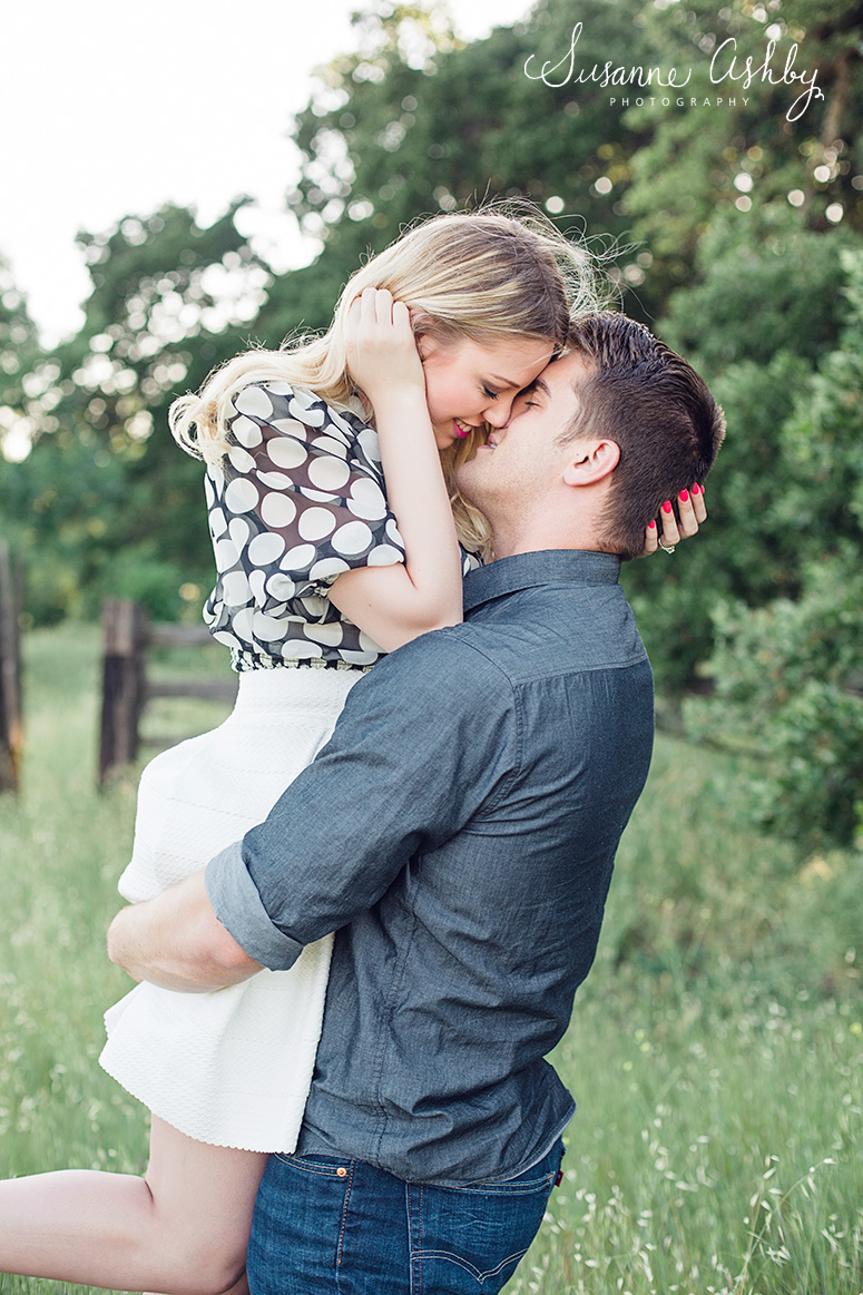 What to Wear to your engagement session | Sacramento Wedding Photographer